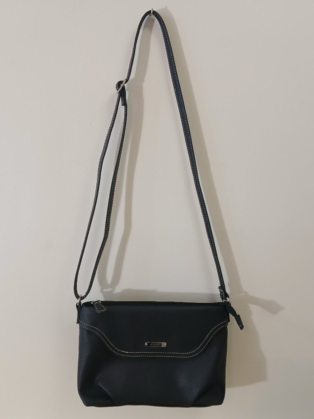 Koltov crossbody purse - black with cream stitching